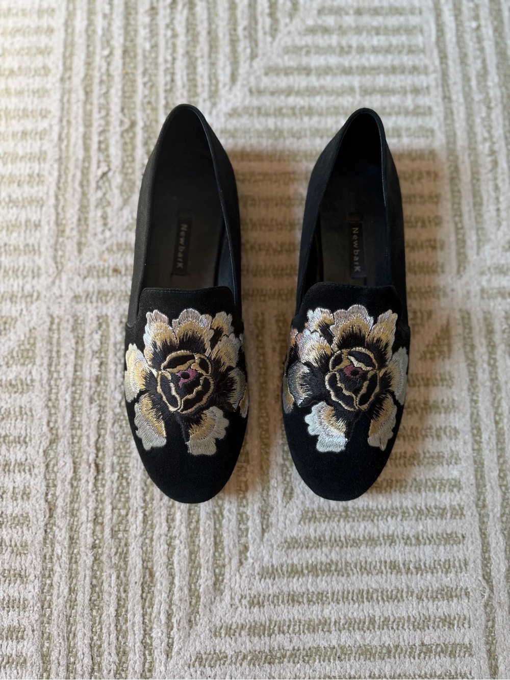 Newbark LA Black Suede Floral Embroidered Loafers | Size 10